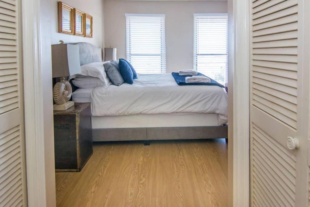 Pelican Point Unobstructed Beach Views Beach Access Out Back Door! Harbor Island 외부 사진
