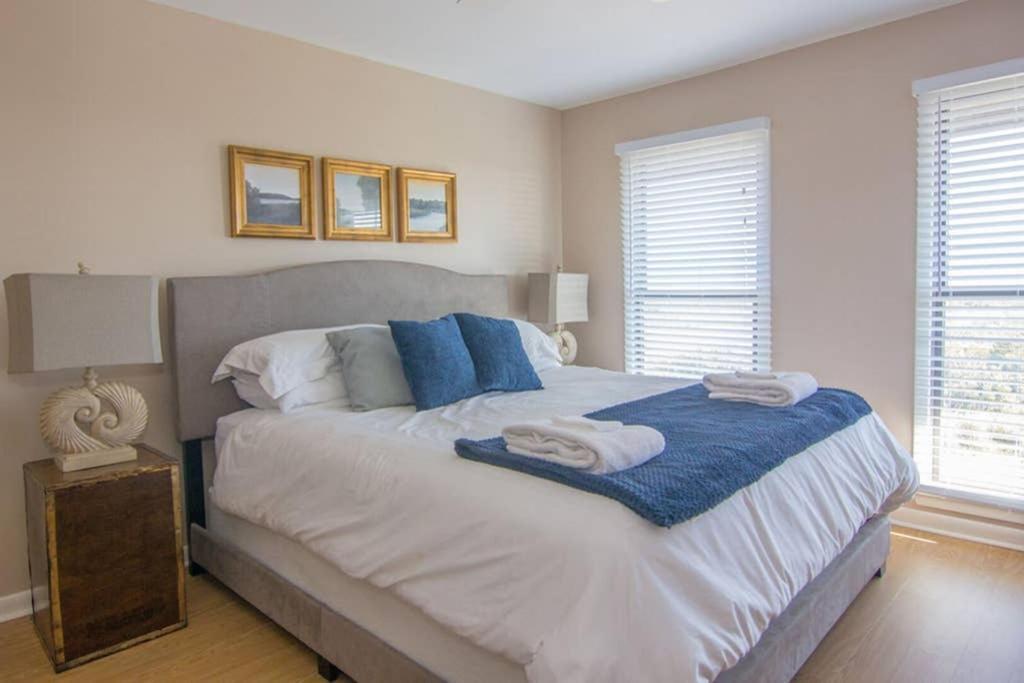 Pelican Point Unobstructed Beach Views Beach Access Out Back Door! Harbor Island 외부 사진