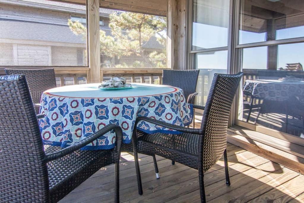 Pelican Point Unobstructed Beach Views Beach Access Out Back Door! Harbor Island 외부 사진