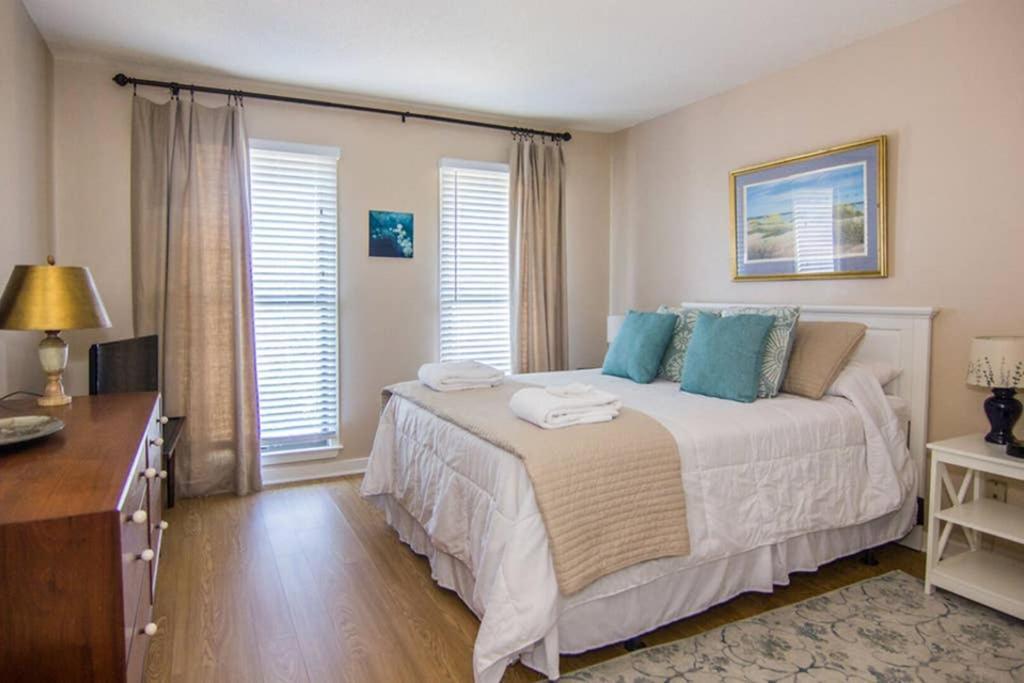 Pelican Point Unobstructed Beach Views Beach Access Out Back Door! Harbor Island 외부 사진