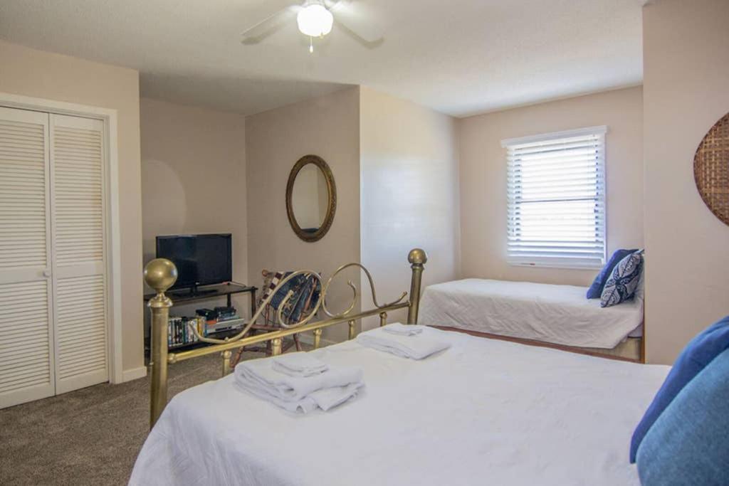 Pelican Point Unobstructed Beach Views Beach Access Out Back Door! Harbor Island 외부 사진