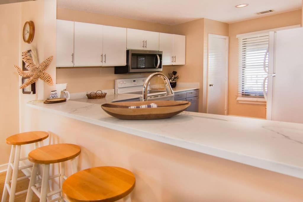 Pelican Point Unobstructed Beach Views Beach Access Out Back Door! Harbor Island 외부 사진